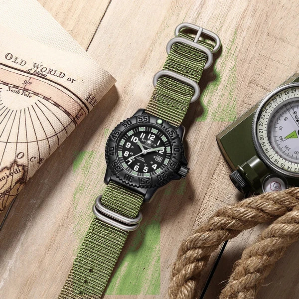Rel?gio anal?gico masculino Bravo Addiesdive Verde - composi??o com mapa
