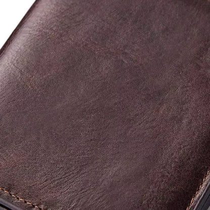 detalhe do couro café da carteira masculina HumerPaul