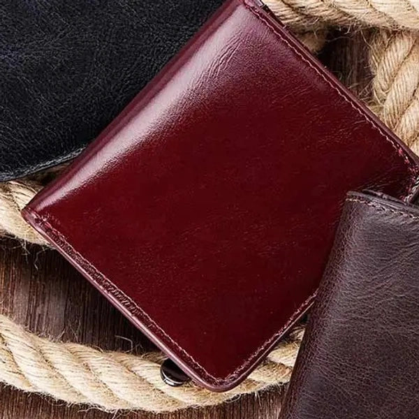 carteira masculina HumerPaul vinho em cenário casual