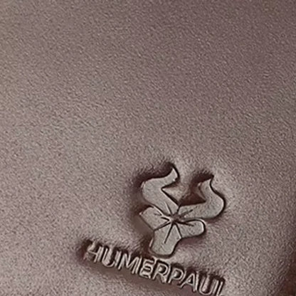 detalhe do logo em carteira masculina HumerPaul cafe