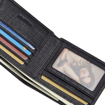interior da carteira masculina com espacos para cartoes e documento