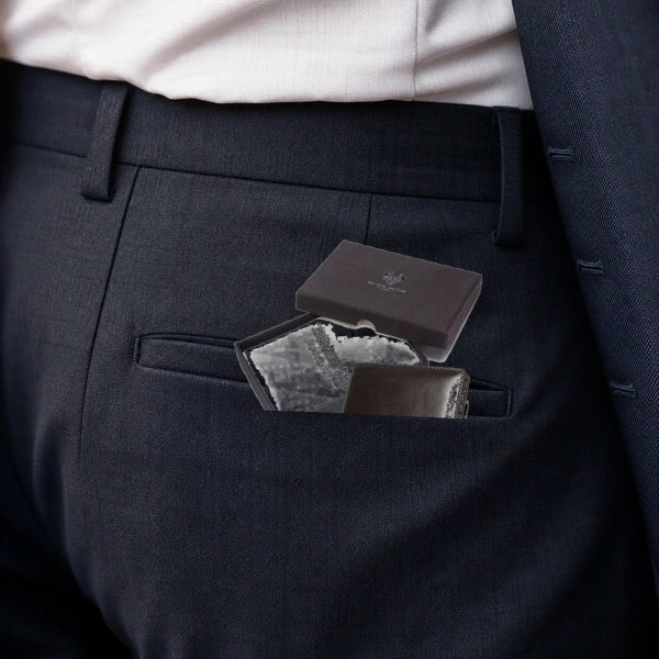 Carteira Masculina HumerPaul Maison Cafe com Caixa no bolso em visual social masculino