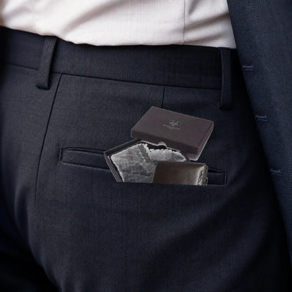 Carteira Masculina HumerPaul Maison Cafe com Caixa no bolso em visual social masculino