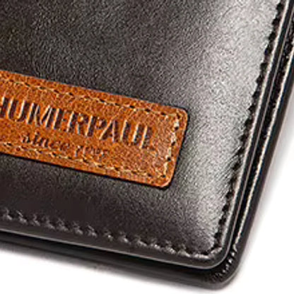 detalhe do logo em carteira masculina HumerPaul café