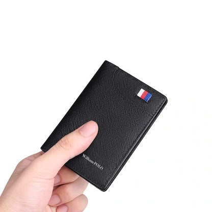 carteira masculina slim preta mostrando perfil compacto na mao