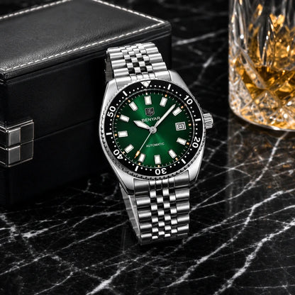 relógio de mergulho Benyar verde em lifestyle premium