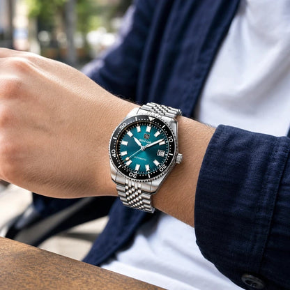 relógio masculino prata Benyar azul petróleo no pulso casual