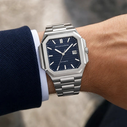 Relogio Masculino Azul Escuro Specht & Sohne Cubico Automatico no pulso em uso masculino