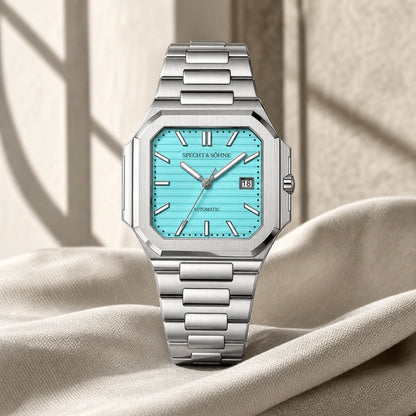 Relogio Masculino Azul Tiffany Specht & Sohne Cubico Automatico em composicao editorial com tecido premium