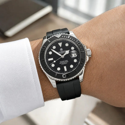 Relógio Masculino Caseno Yacht 8236G Prata no pulso com camisa social