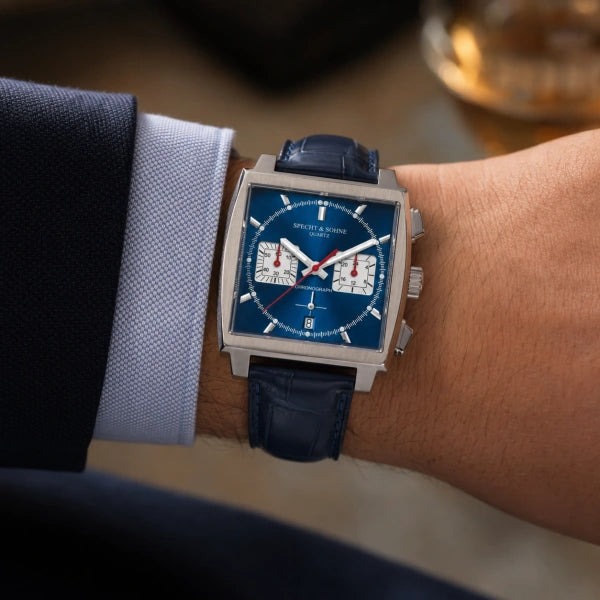 Relogio quadrado Couro Azur no pulso em estilo casual