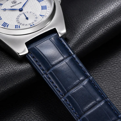 detalhe da pulseira de couro azul do rel?gio Benyar
