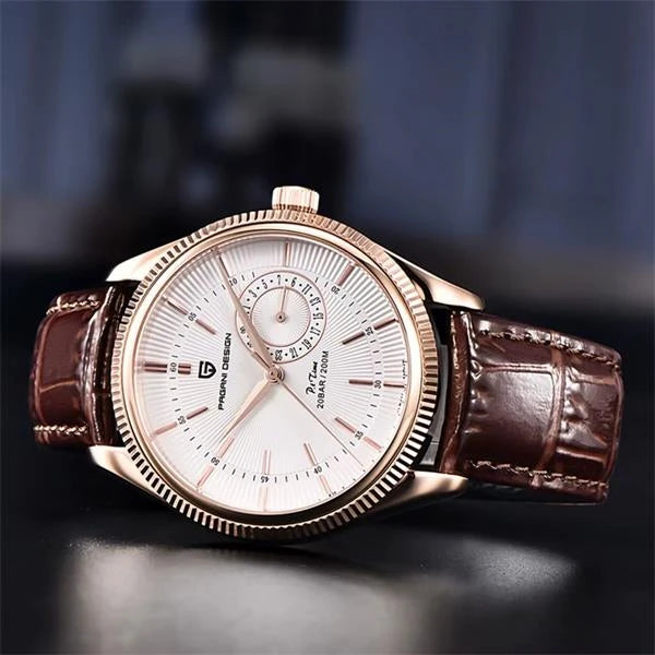 relógio Pagani Design rose com mostrador branco em ambiente executivo