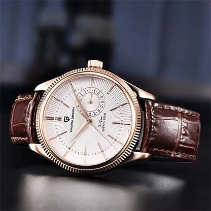 relógio Pagani Design rose com mostrador branco em ambiente executivo