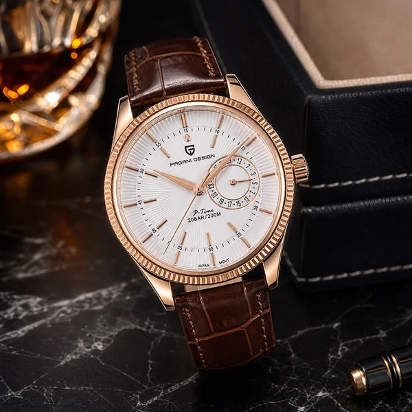 relógio masculino couro marrom Pagani Design em composição lifestyle premium