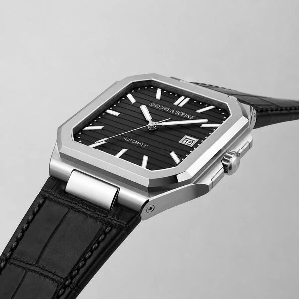 Relogio Masculino de Couro Preto Specht & Sohne Cubico Automatico em vista lateral com detalhe da caixa