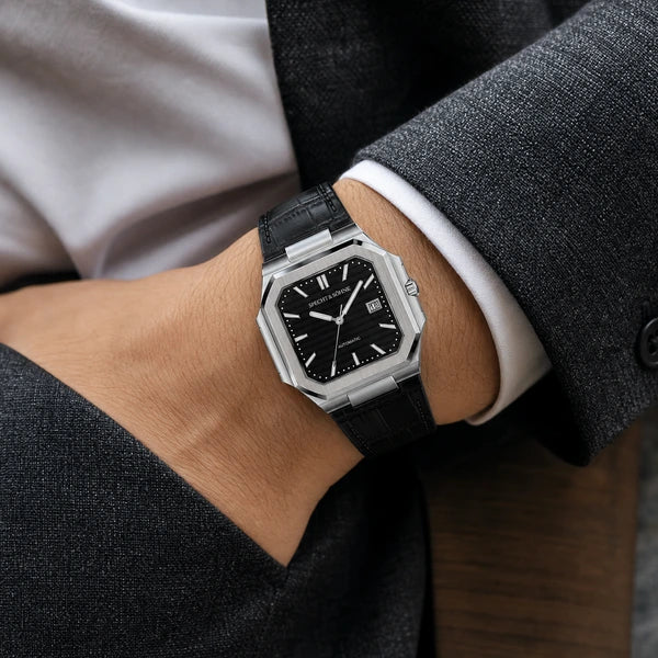 Relogio Masculino de Couro Preto Specht & Sohne Cubico Automatico no pulso em cena editorial premium