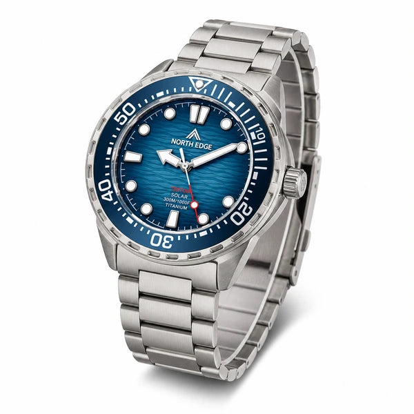 relógio masculino de mergulho North Edge Triton azul em ângulo três quartos