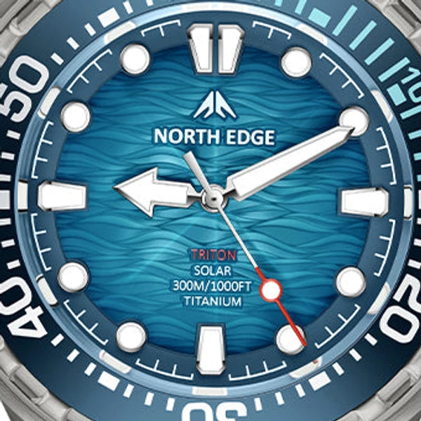 textura em ondas no mostrador azul do North Edge Triton