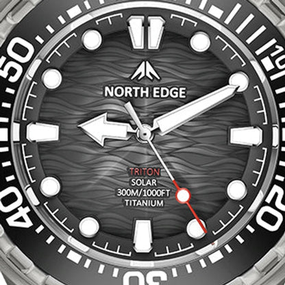 textura em ondas no mostrador preto do North Edge Triton