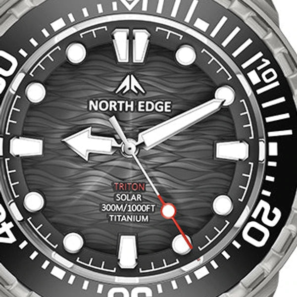 acabamento escovado em titânio do relógio North Edge Triton-TI