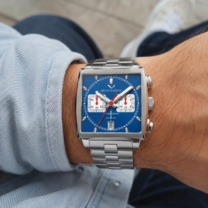 Relogio quadrado Prata Azur no pulso em estilo casual