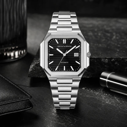 Relogio Masculino Preto Specht & Sohne Cubico Automatico em composicao lifestyle luxuosa