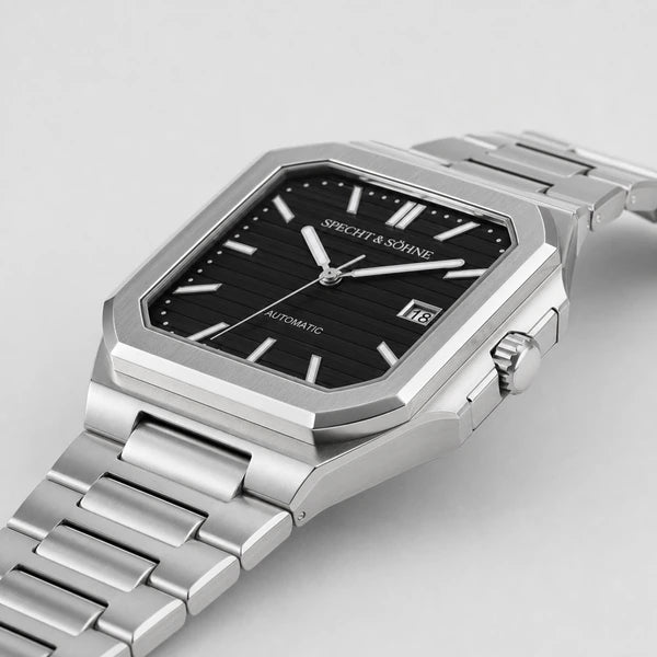 Relogio Masculino Preto Specht & Sohne Cubico Automatico em vista lateral com detalhe da caixa